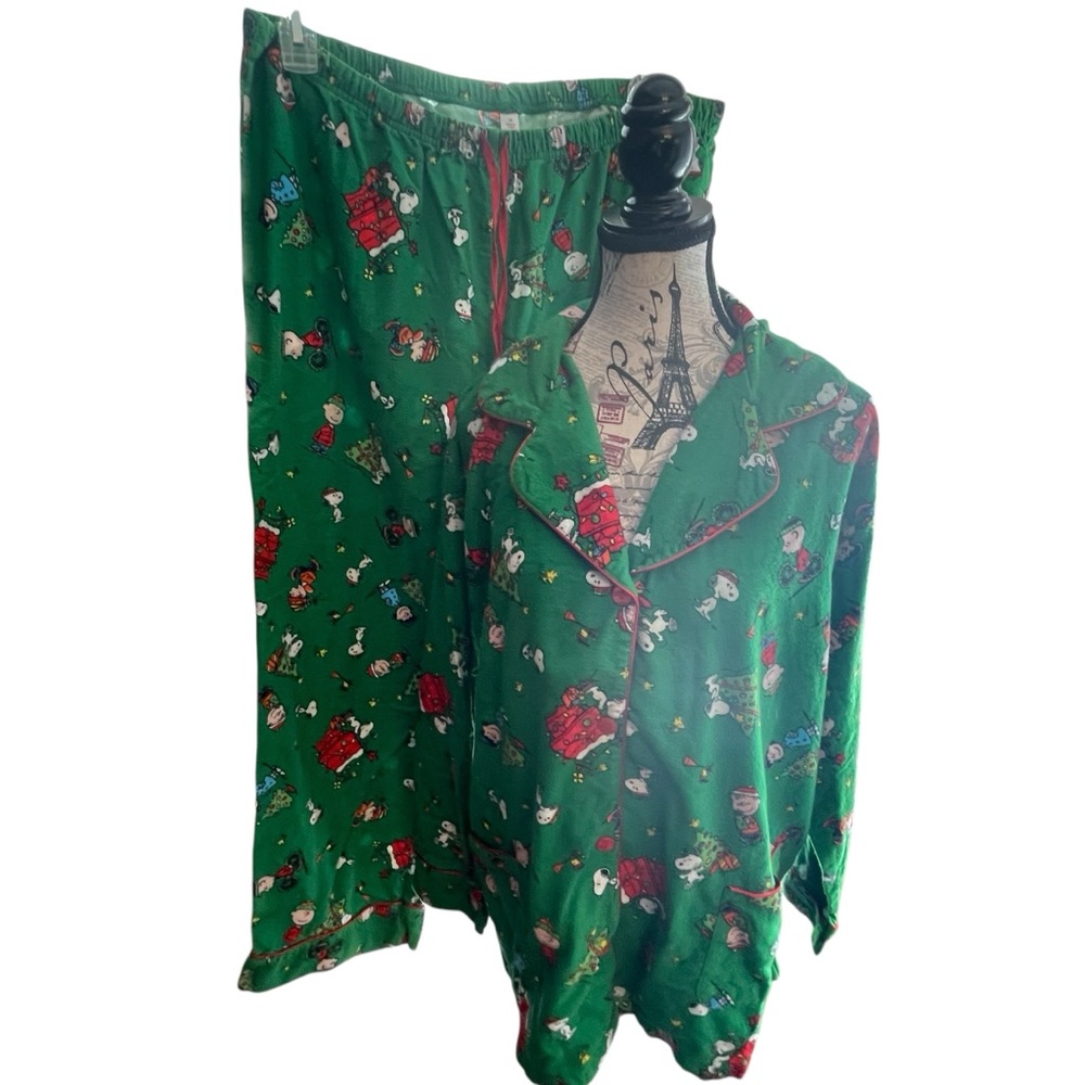 Peanuts Festive Green Pajama Set - Picture 2 of 9